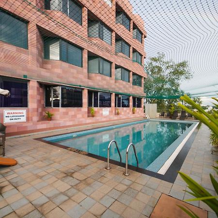 The South Park Hotel Thiruvananthapuram Exterior photo