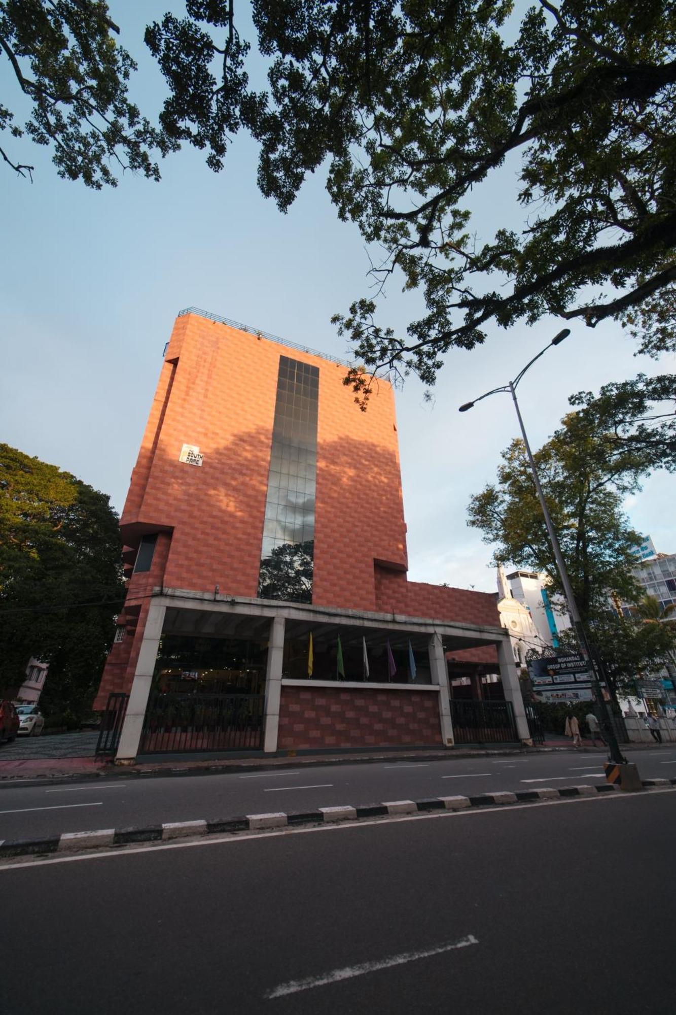The South Park Hotel Thiruvananthapuram Exterior photo