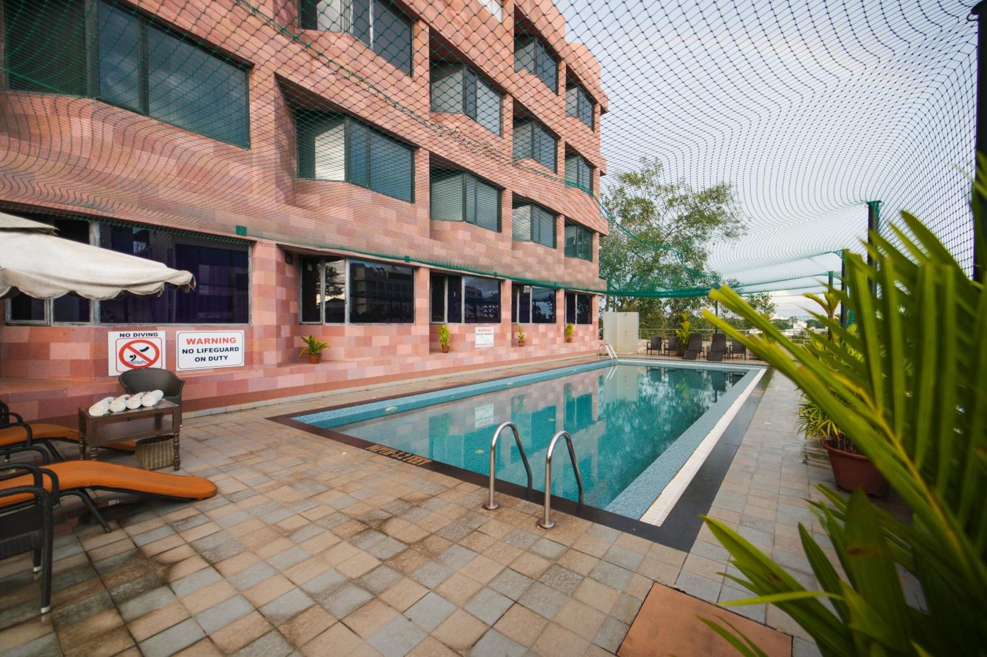 The South Park Hotel Thiruvananthapuram Exterior photo