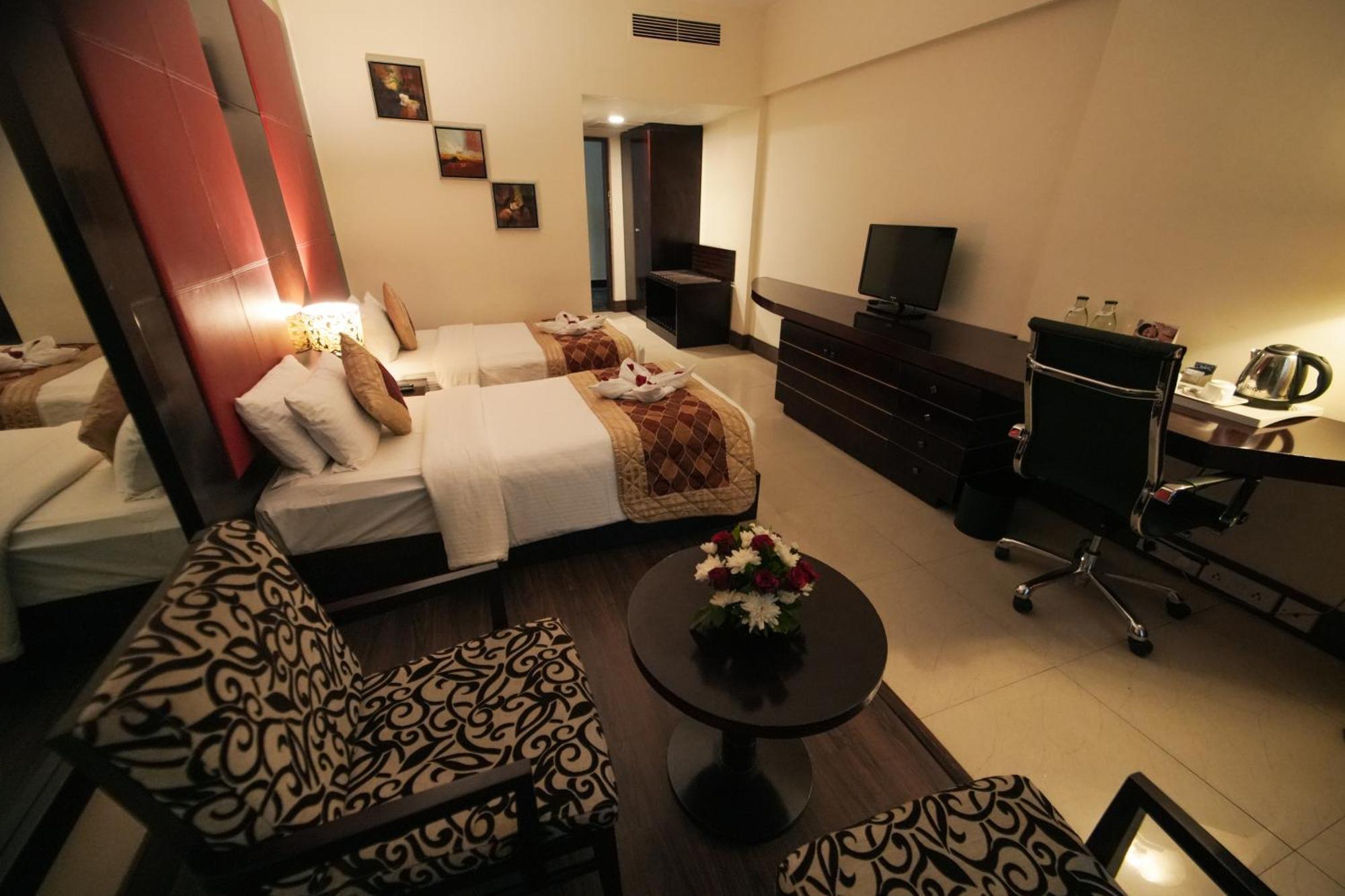 The South Park Hotel Thiruvananthapuram Exterior photo