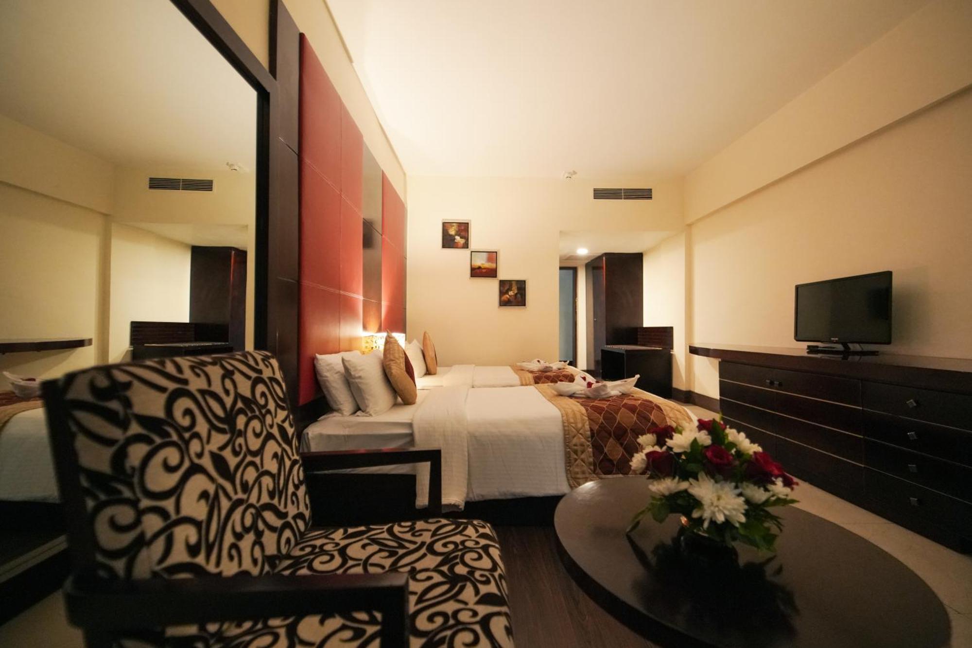 The South Park Hotel Thiruvananthapuram Exterior photo