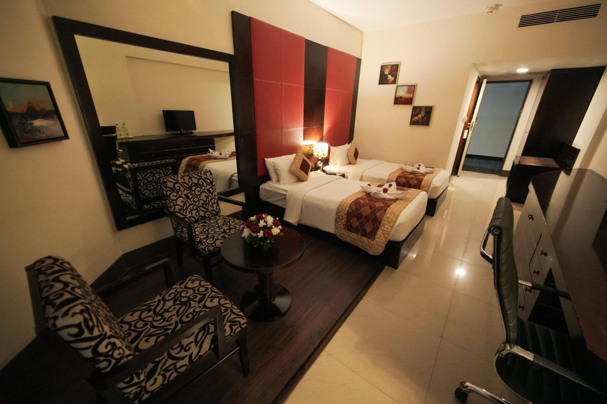 The South Park Hotel Thiruvananthapuram Exterior photo