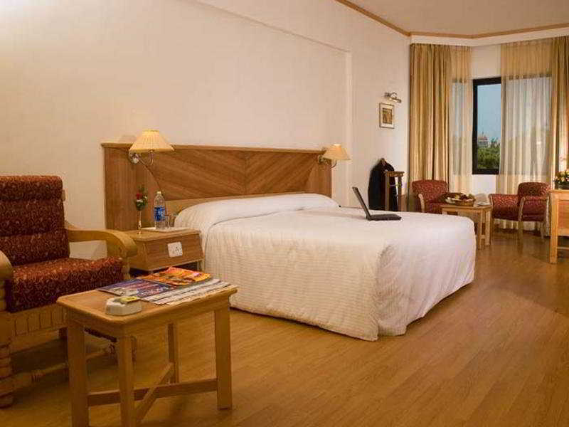 The South Park Hotel Thiruvananthapuram Exterior photo