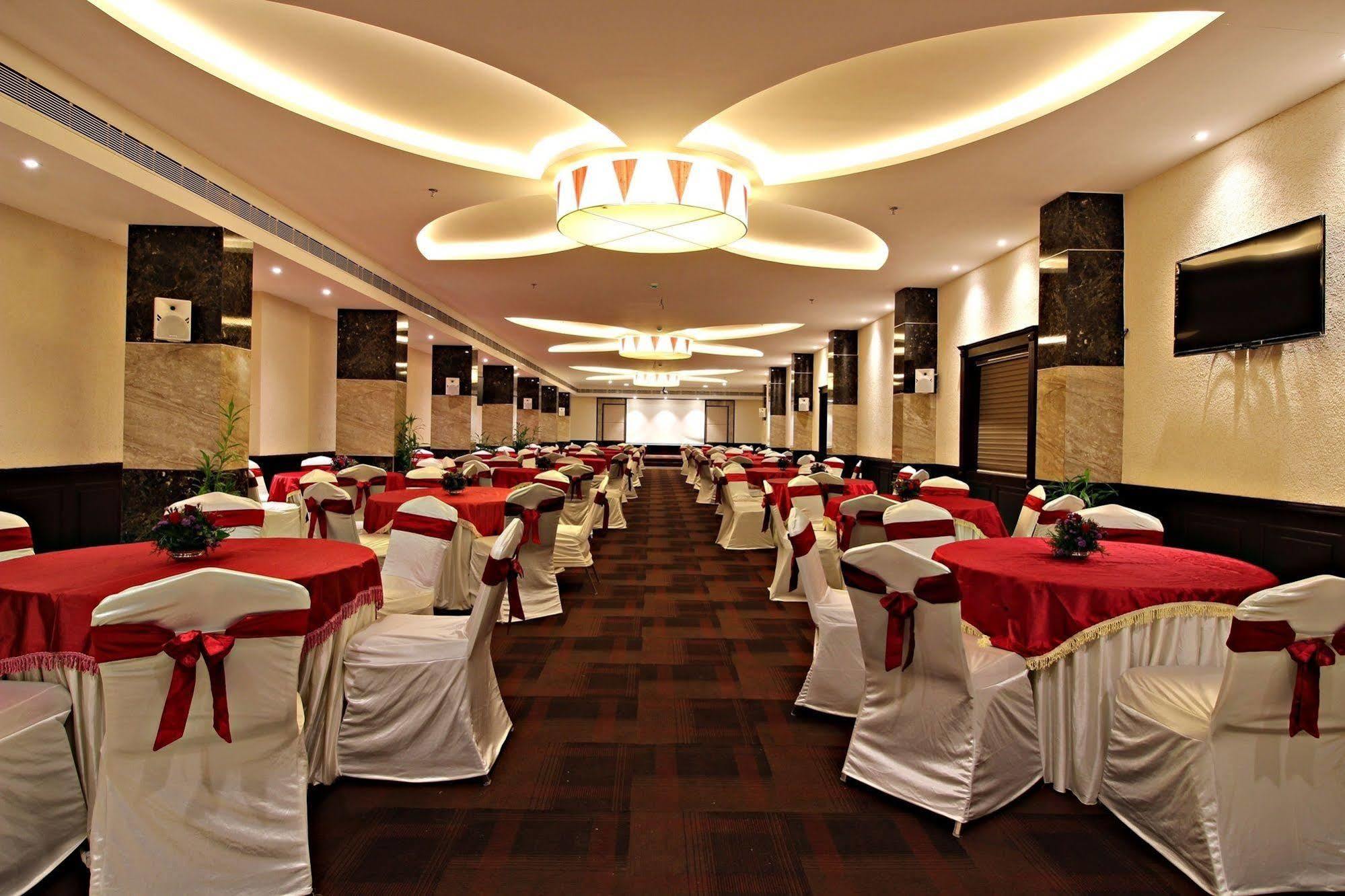 The South Park Hotel Thiruvananthapuram Exterior photo