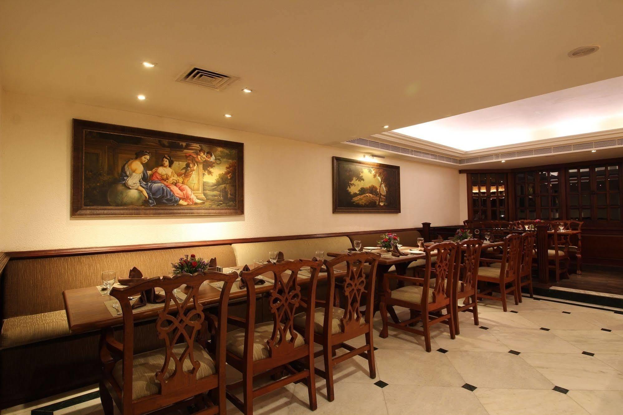 The South Park Hotel Thiruvananthapuram Exterior photo