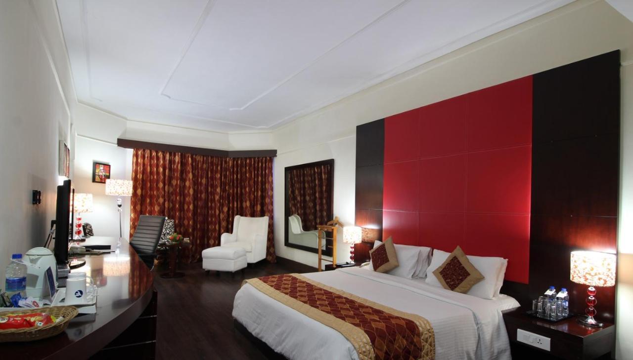 The South Park Hotel Thiruvananthapuram Exterior photo