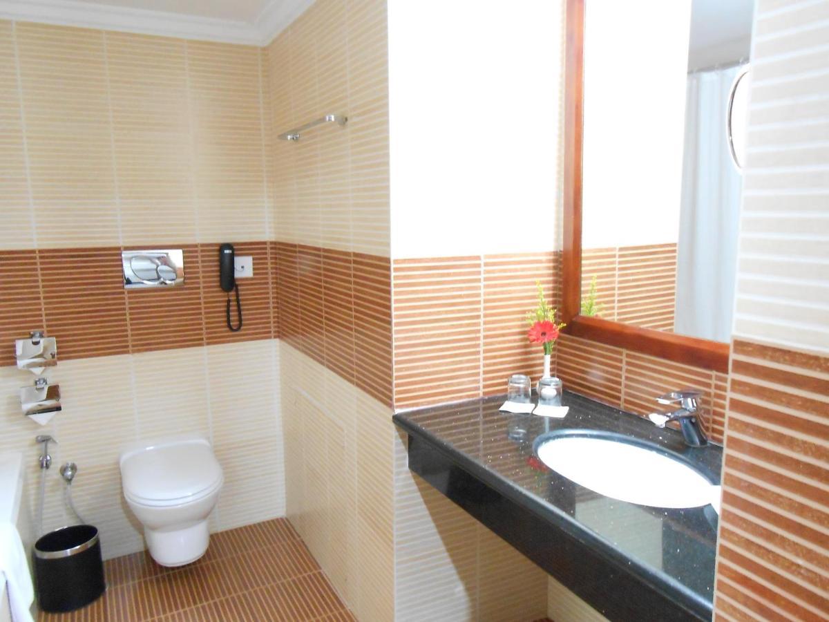 The South Park Hotel Thiruvananthapuram Exterior photo