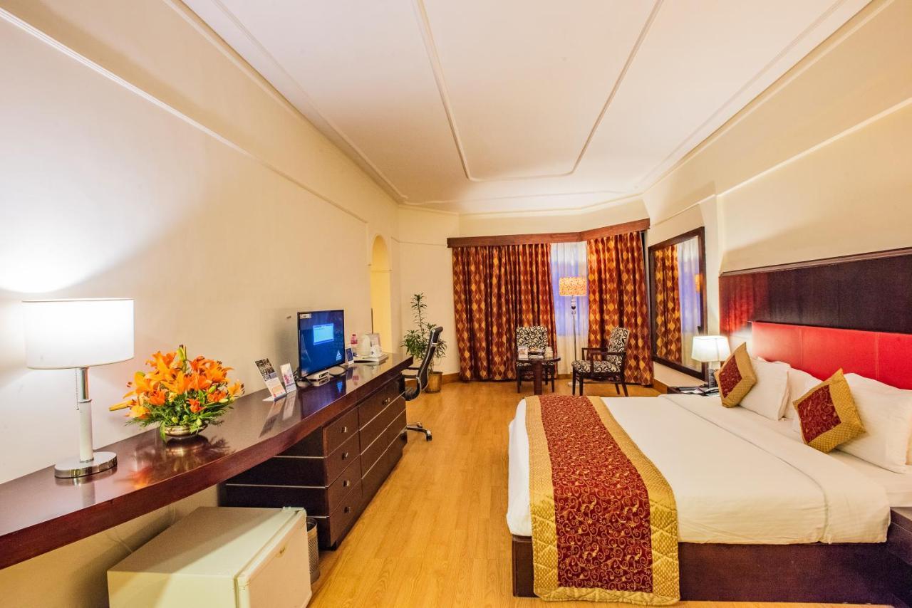 The South Park Hotel Thiruvananthapuram Exterior photo