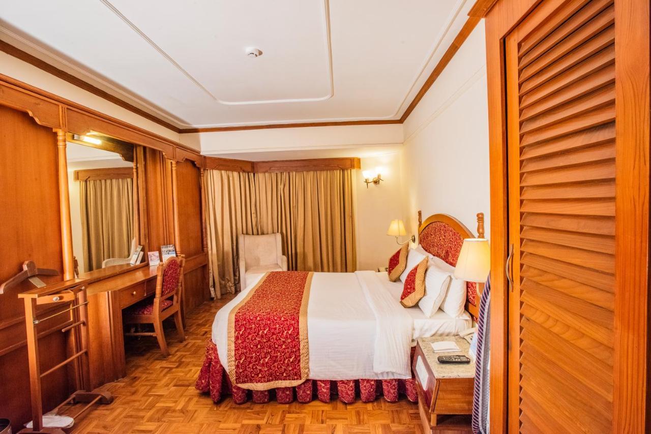 The South Park Hotel Thiruvananthapuram Exterior photo