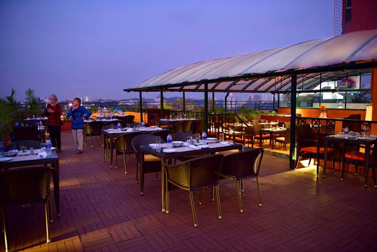 The South Park Hotel Thiruvananthapuram Exterior photo