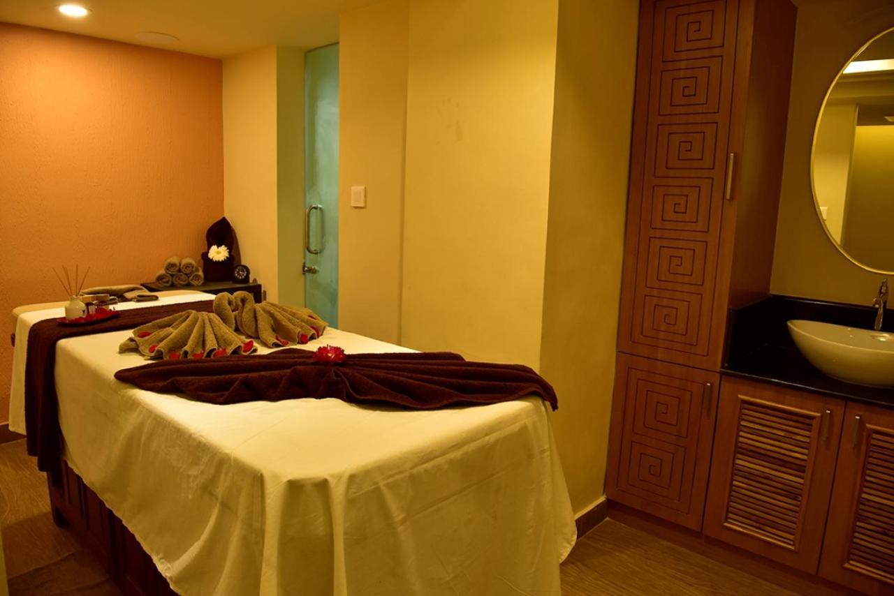 The South Park Hotel Thiruvananthapuram Exterior photo